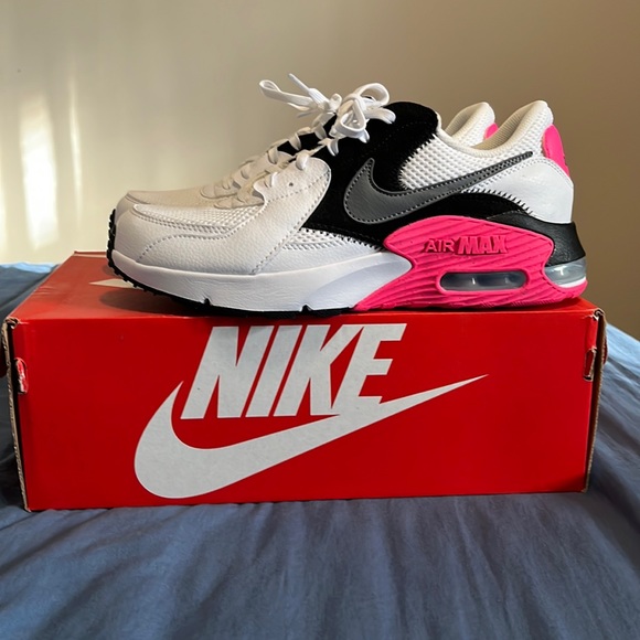 Nike L Air Max Excee size 9